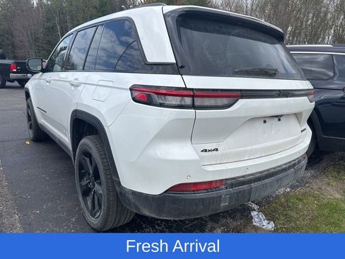 Used 2023 Jeep Grand Cherokee Limited w/ Black Appearance Package AWD/4WD image 6