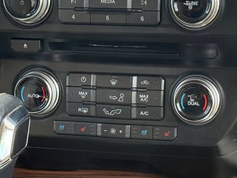 Used 2016 Ford F150 Lariat w/ Equipment Group 502A Luxury AWD/4WD image 5