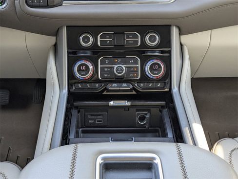 Used 2021 GMC Yukon Denali w/ Denali Premium Package image 19