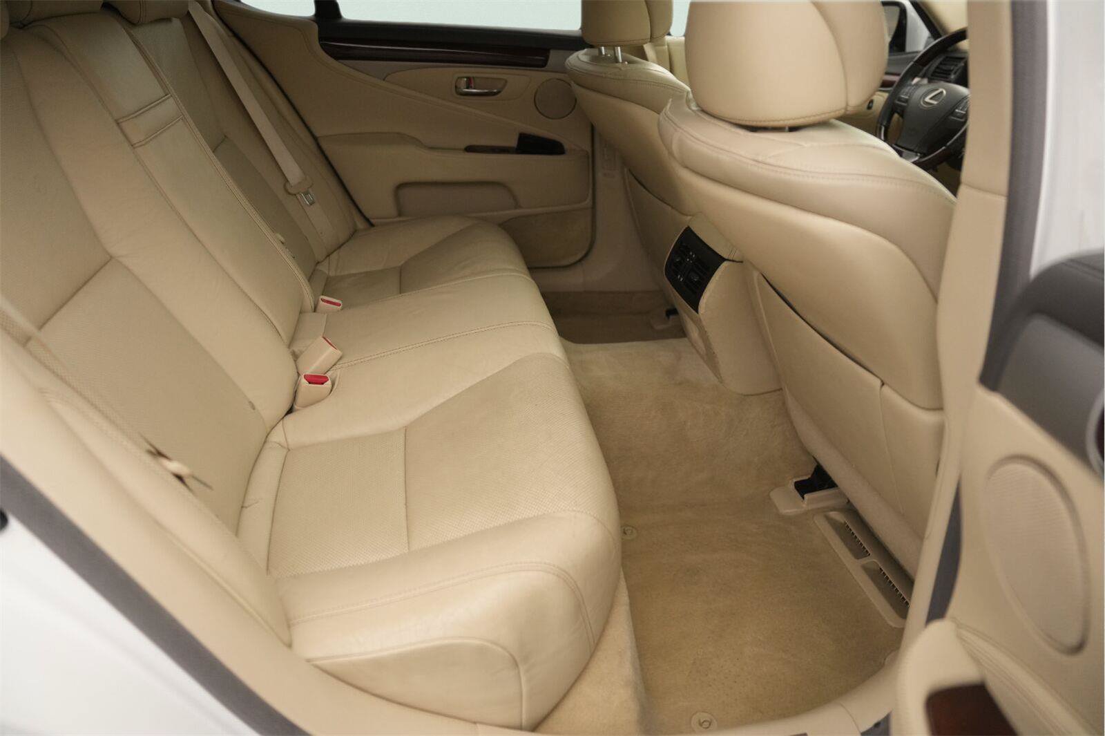 Used 2014 Lexus LS 460 w/ Comfort Package RWD image 16