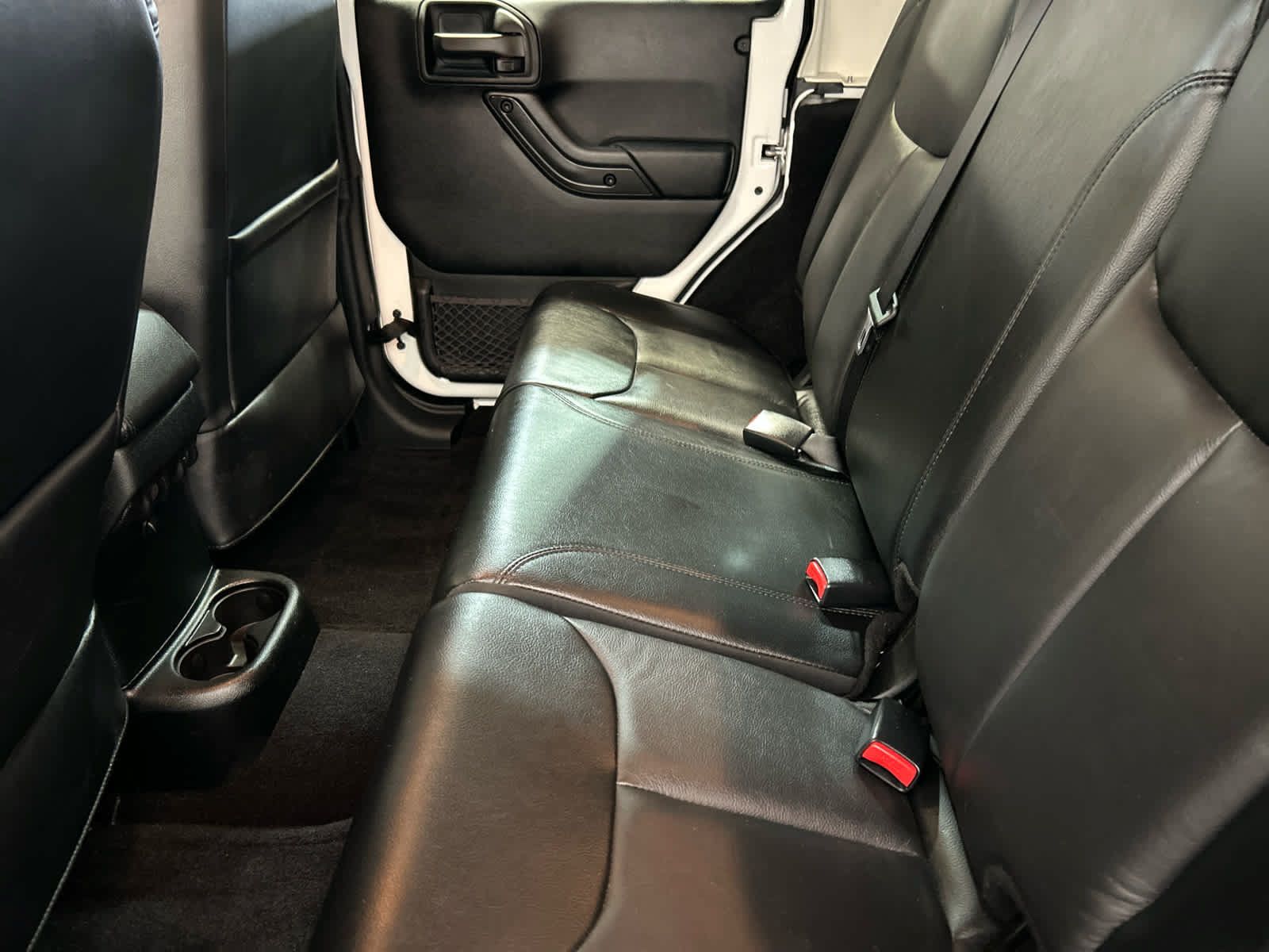 Used 2017 Jeep Wrangler Unlimited Sahara AWD/4WD image 9