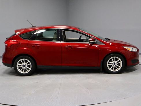 Used 2017 Ford Focus SE w/ Cold Weather Package FWD image 12