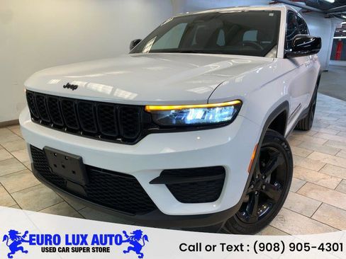 Used 2023 Jeep Grand Cherokee Altitude image 1