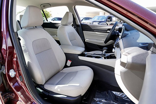 Used 2024 Nissan Altima 2.5 SV FWD image 19
