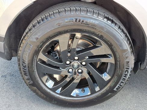 Used 2026 Land Rover Range Rover Evoque S image 12