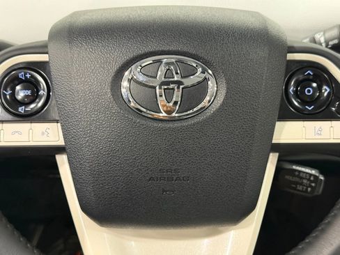 Used 2017 Toyota Prius Four w/ Premium Convenience Package image 25