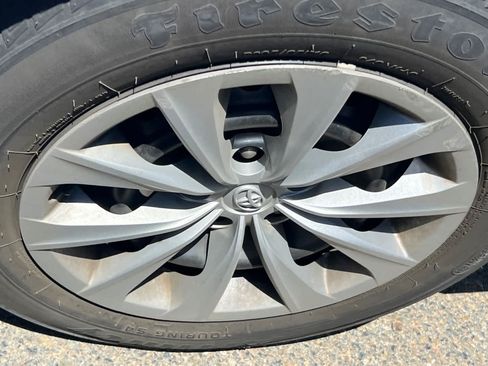 Used 2017 Toyota Camry LE FWD image 15