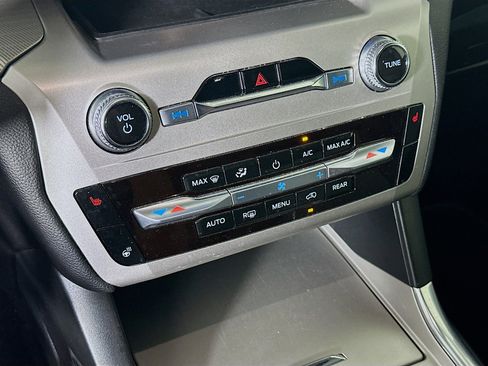 Used 2022 Ford Explorer XLT w/ Equipment Group 202A image 23