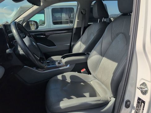 Used 2020 Toyota Highlander Platinum image 9