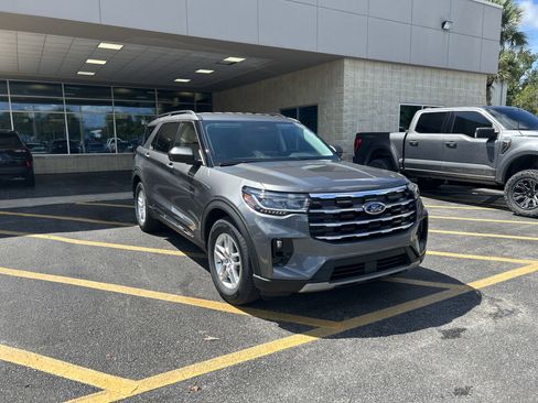 New 2025 Ford Explorer Active w/ Active Comfort Package image 2