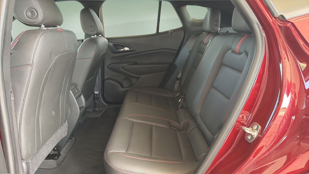 Used 2025 Chevrolet Trax RS w/ Sunroof Package FWD image 14