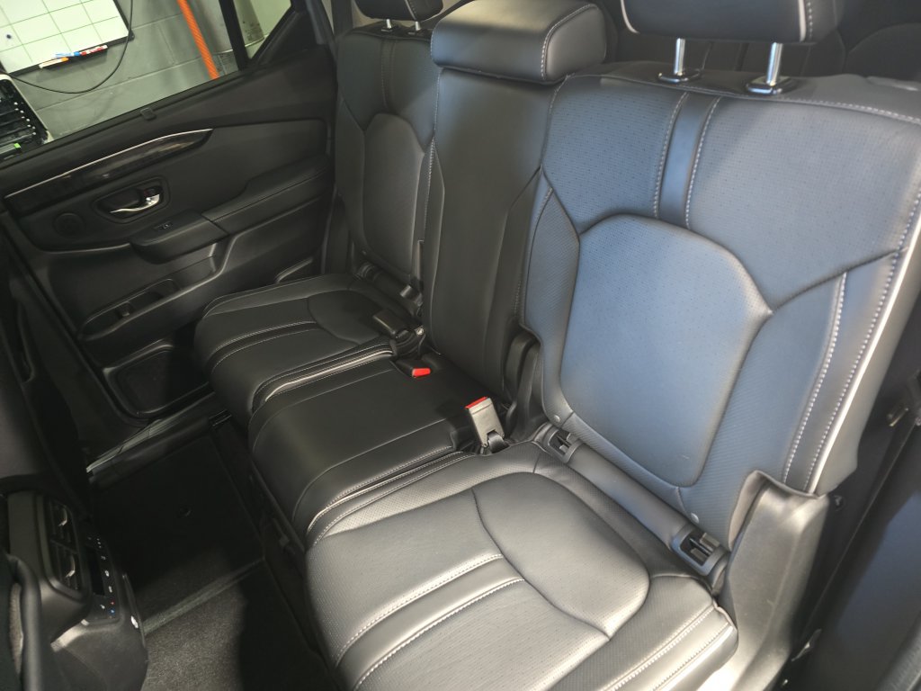 Used 2025 Honda Pilot Elite image 15