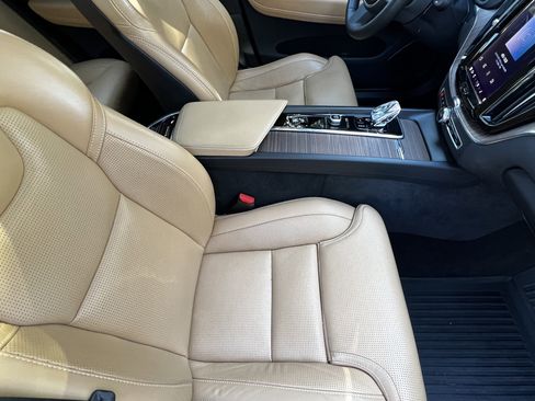 Used 2023 Volvo XC60 B5 Ultimate w/ Climate Package image 43