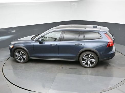 Used 2025 Volvo V60 B5 Cross Country Plus AWD/4WD image 20