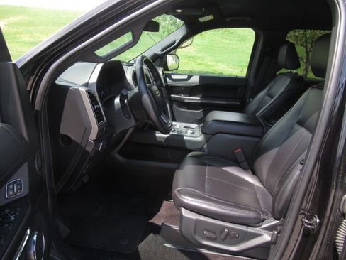 Used 2021 Ford Expedition XLT image 3