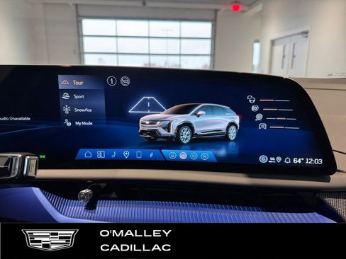 New 2026 Cadillac Optiq Luxury 2 image 18