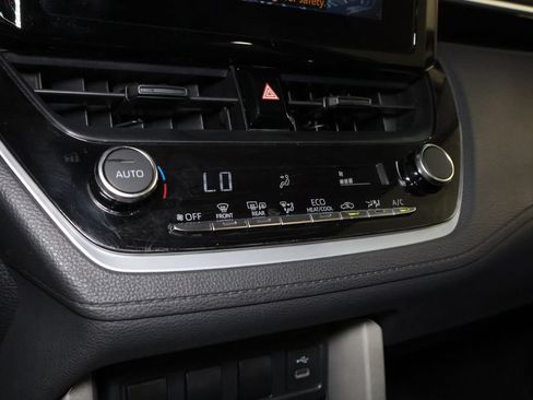 Used 2024 Toyota Corolla Cross LE AWD/4WD image 27