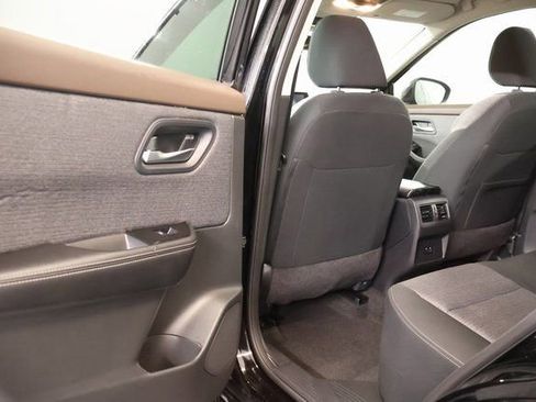 Used 2023 Nissan Rogue SV image 11