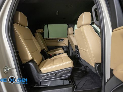 Used 2022 Chevrolet Suburban Premier AWD/4WD image 37