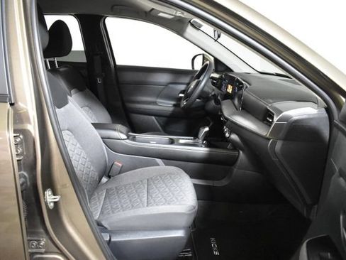 Certified 2025 Nissan Kicks SV AWD/4WD image 32