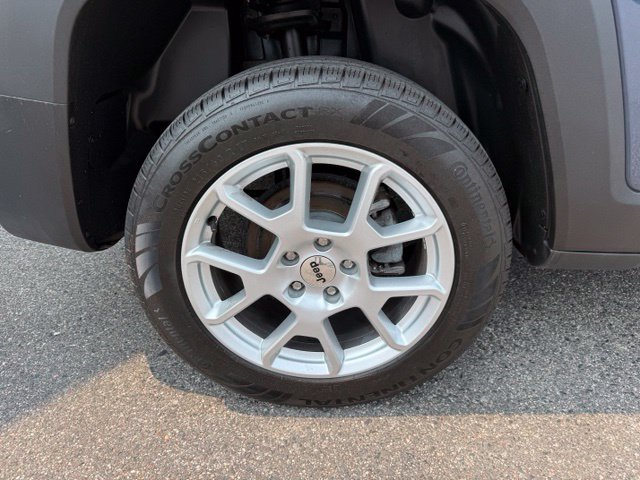 Used 2023 Jeep Renegade Latitude AWD/4WD image 45