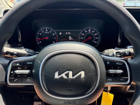 Used 2022 Kia Sorento LX AWD/4WD image 17