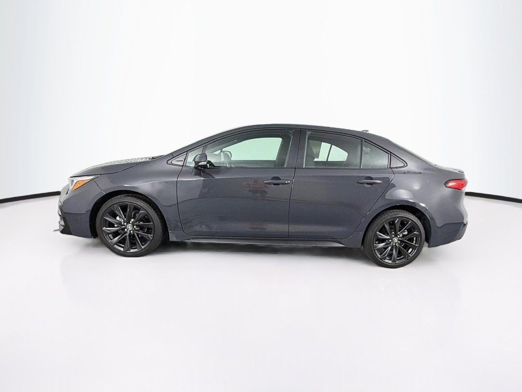 Used 2025 Toyota Corolla SE FWD image 6