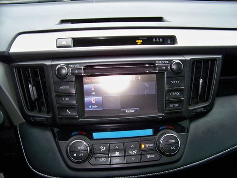 Used 2018 Toyota RAV4 XLE image 20