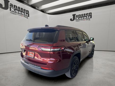 Used 2024 Jeep Grand Cherokee L Altitude AWD/4WD image 3