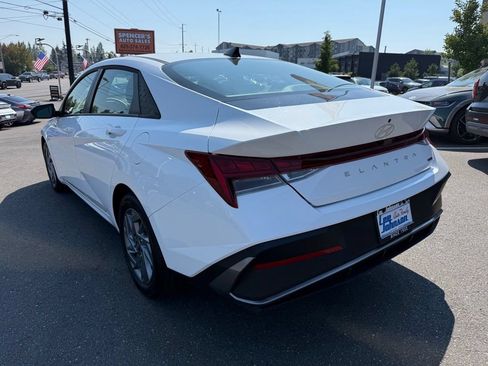 Certified 2025 Hyundai Elantra Hybrid FWD image 3
