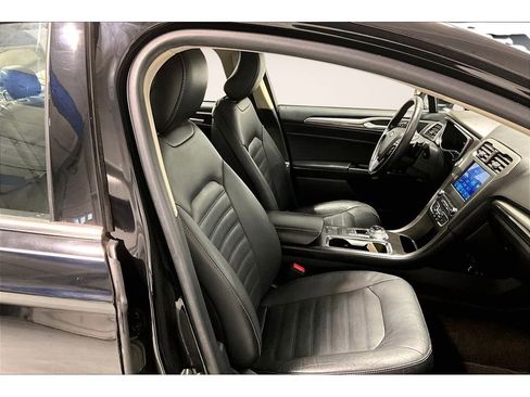 Used 2018 Ford Fusion SE w/ Fusion SE Technology Package image 8