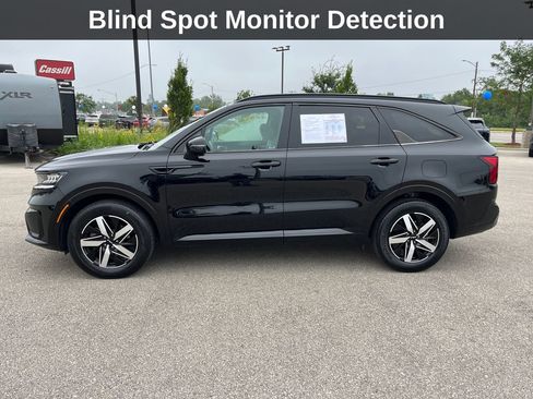 Used 2022 Kia Sorento S w/ Panoramic Sunroof Package FWD image 2