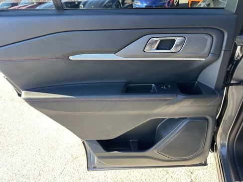 Used 2025 Ford Explorer ST-Line w/ ST-Line Street Pack image 28