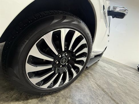 Used 2022 Lincoln Navigator Black Label AWD/4WD image 11