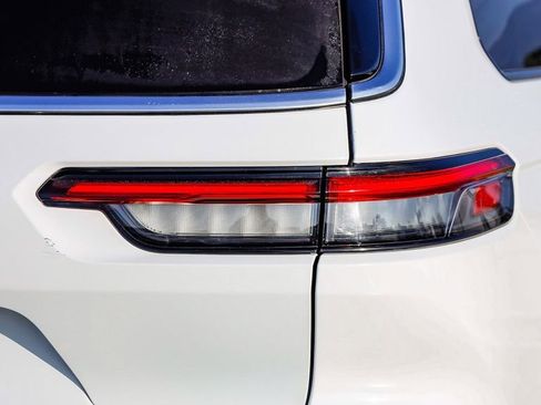 Certified 2024 Jeep Grand Cherokee L Limited w/ Luxury Tech Group II image 10