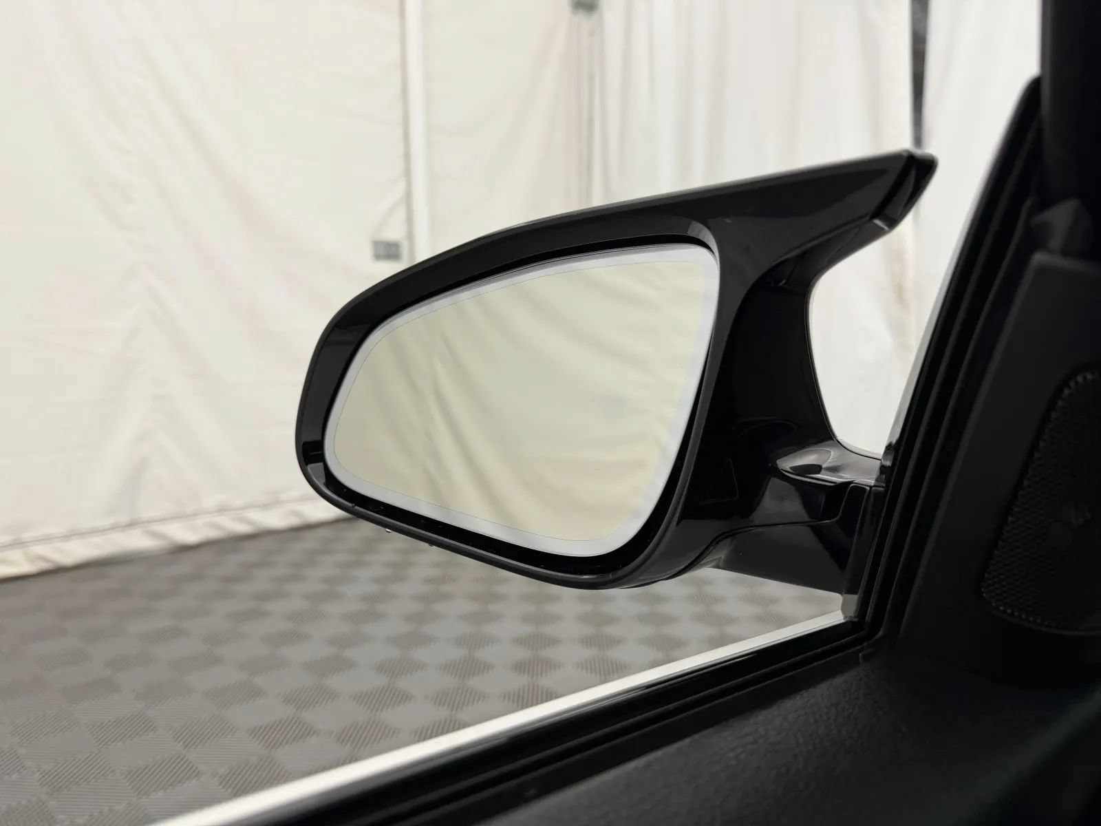 Used 2018 BMW M4 Convertible RWD image 25