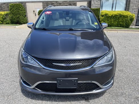 Used 2020 Chrysler Pacifica Limited FWD image 8