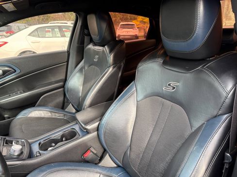 Used 2015 Chrysler 200 S FWD image 12