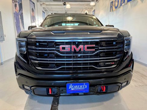 Used 2025 GMC Sierra 1500 AT4 w/ Technology Package image 11