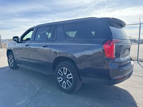Used 2023 GMC Yukon XL AT4 image 5