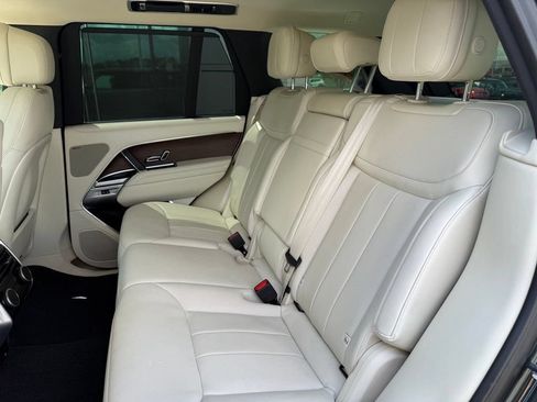 Used 2024 Land Rover Range Rover SE AWD/4WD image 8