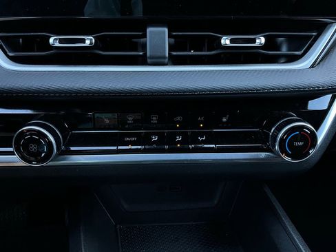 Used 2025 Chevrolet Equinox LT image 24