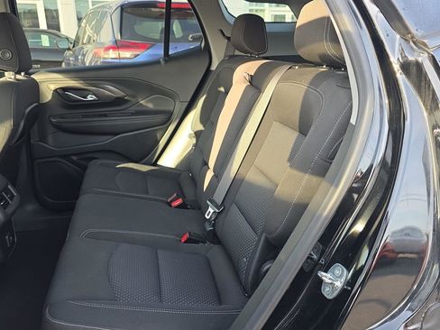 Used 2022 GMC Terrain SLE w/ Driver Convenience Package image 4