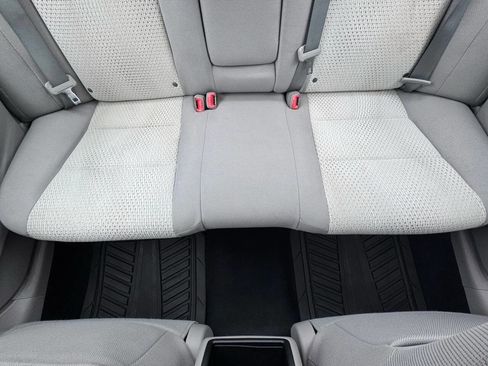 Used 2012 Toyota Camry L image 33