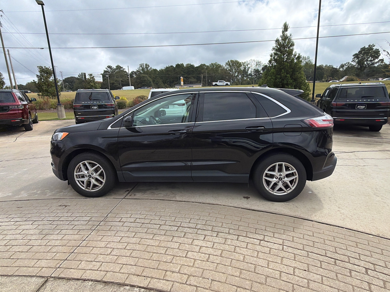 Used 2024 Ford Edge SEL AWD/4WD image 11
