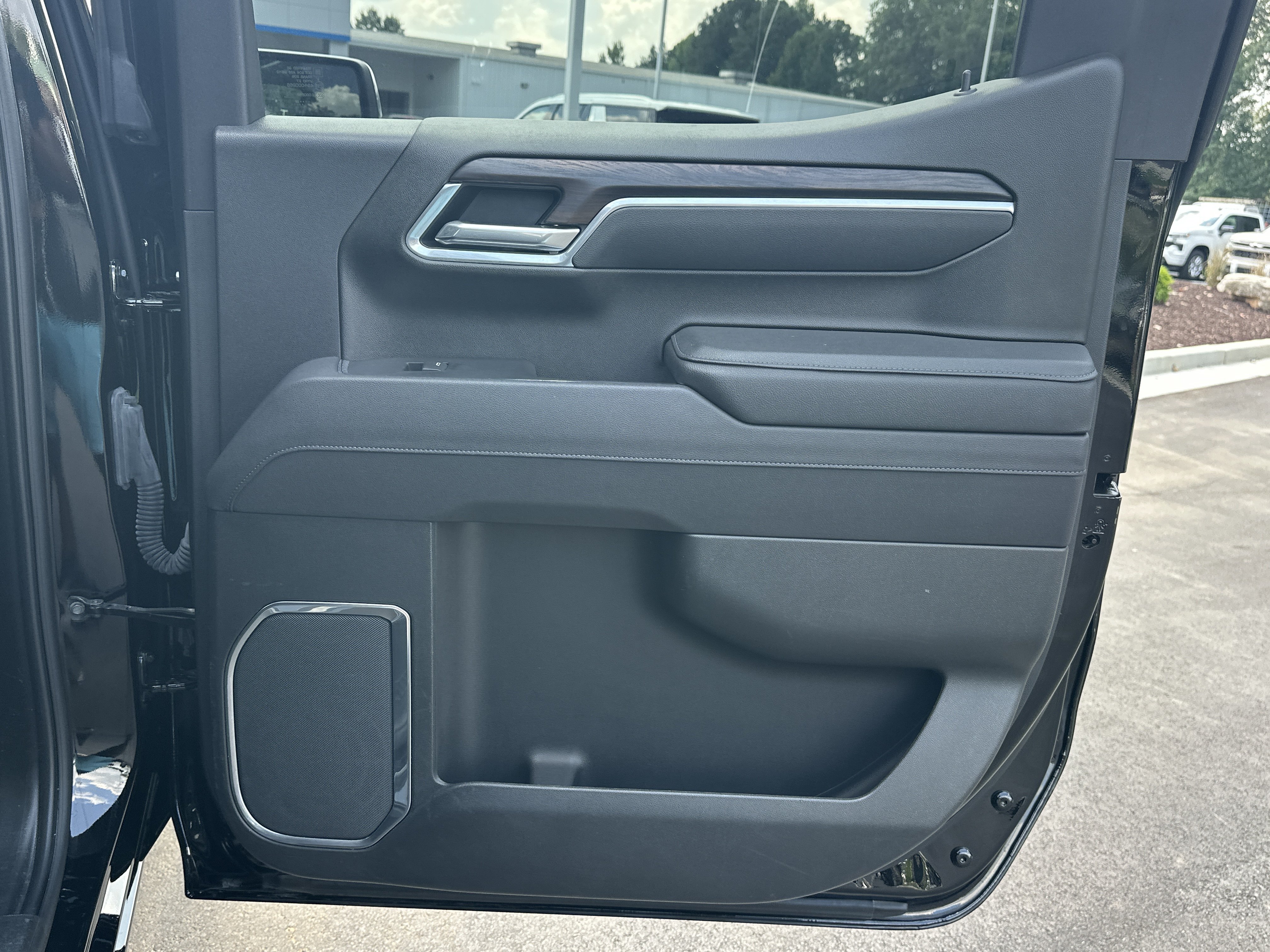 Used 2025 GMC Sierra 1500 SLT AWD/4WD image 17