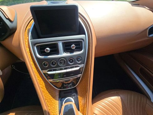 Used 2017 Aston Martin DB11 V12 image 5