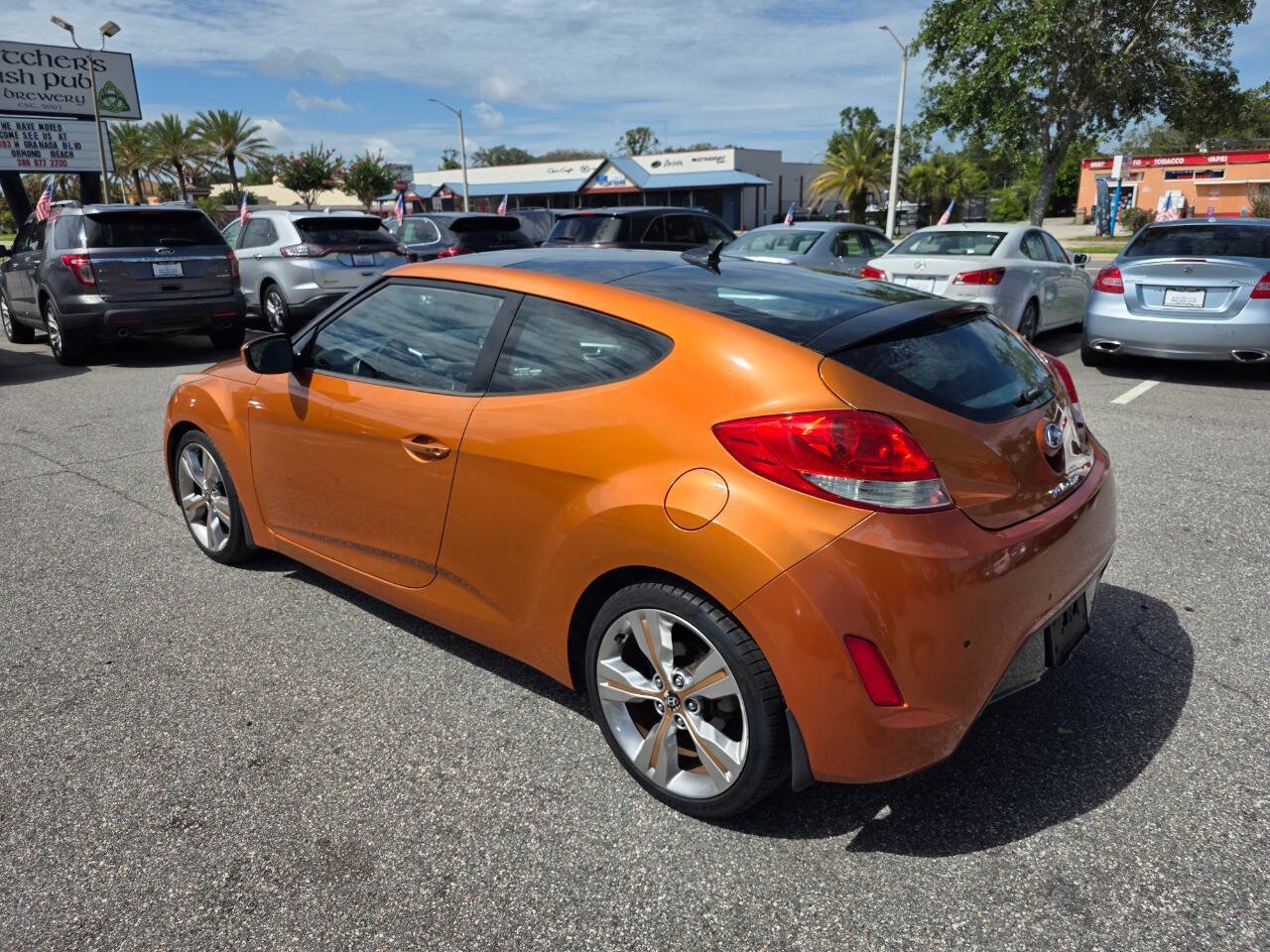 Used 2013 Hyundai Veloster w/ Tech Pkg FWD image 6