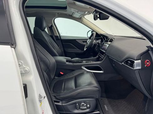 Used 2019 Jaguar F-PACE R-Sport image 16