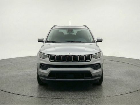 Used 2025 Jeep Compass Limited image 2